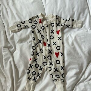 Hanna Anderson 0-3 valentines one piece pajama in great condition
